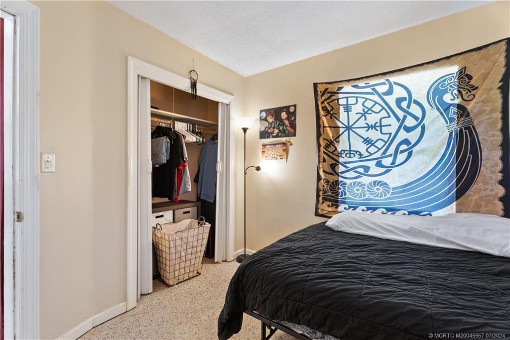 1096 SW All American Blvd