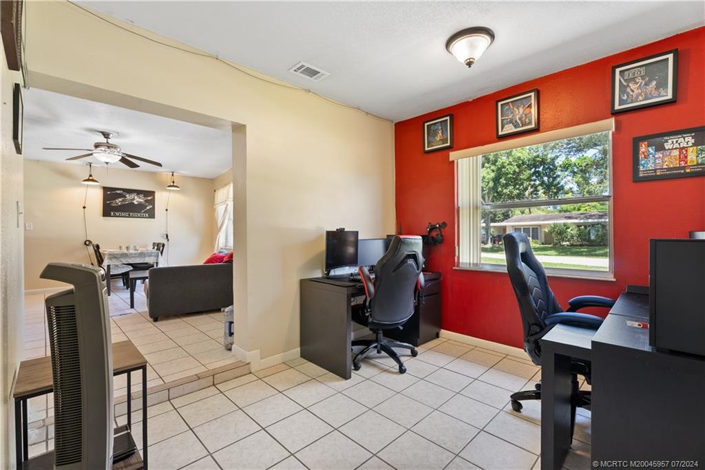 1096 SW All American Blvd