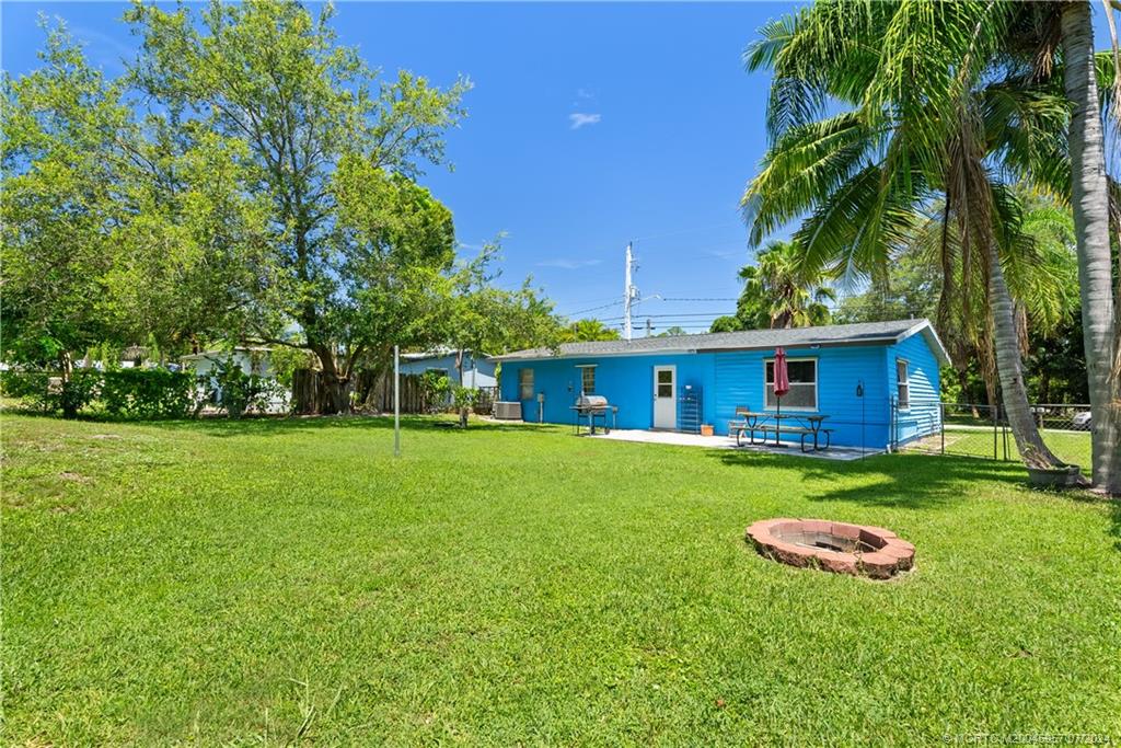 1096 SW All American Blvd