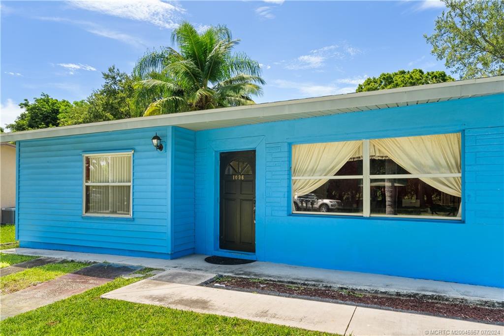 1096 SW All American Blvd