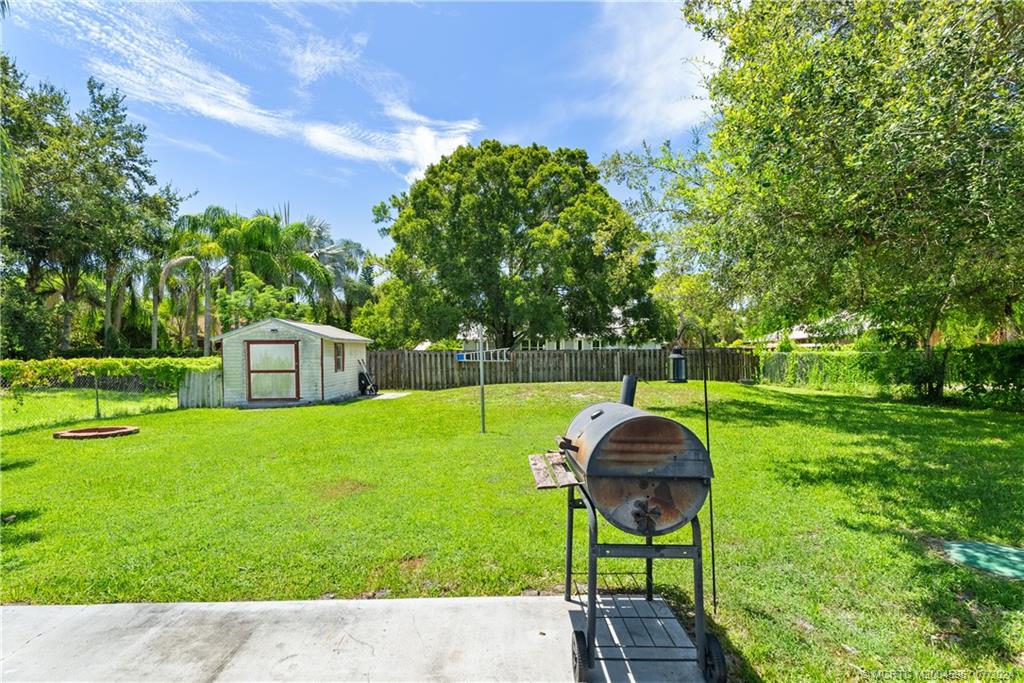 1096 SW All American Blvd