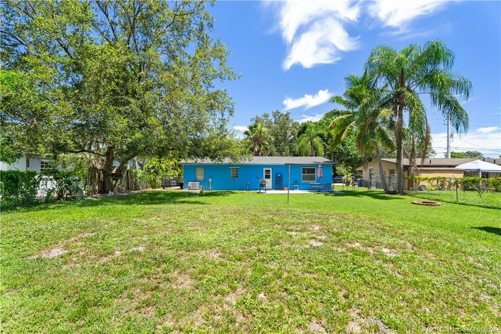 1096 SW All American Blvd