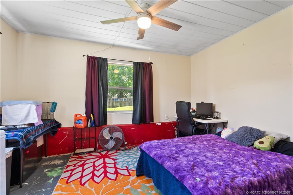 1096 SW All American Blvd