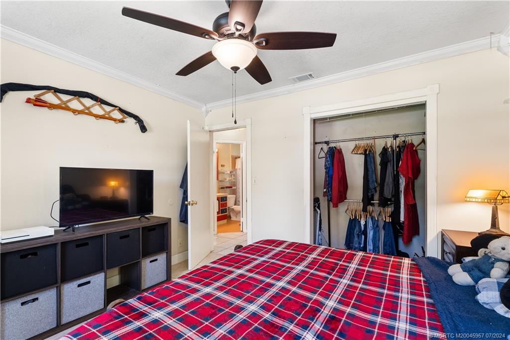 1096 SW All American Blvd