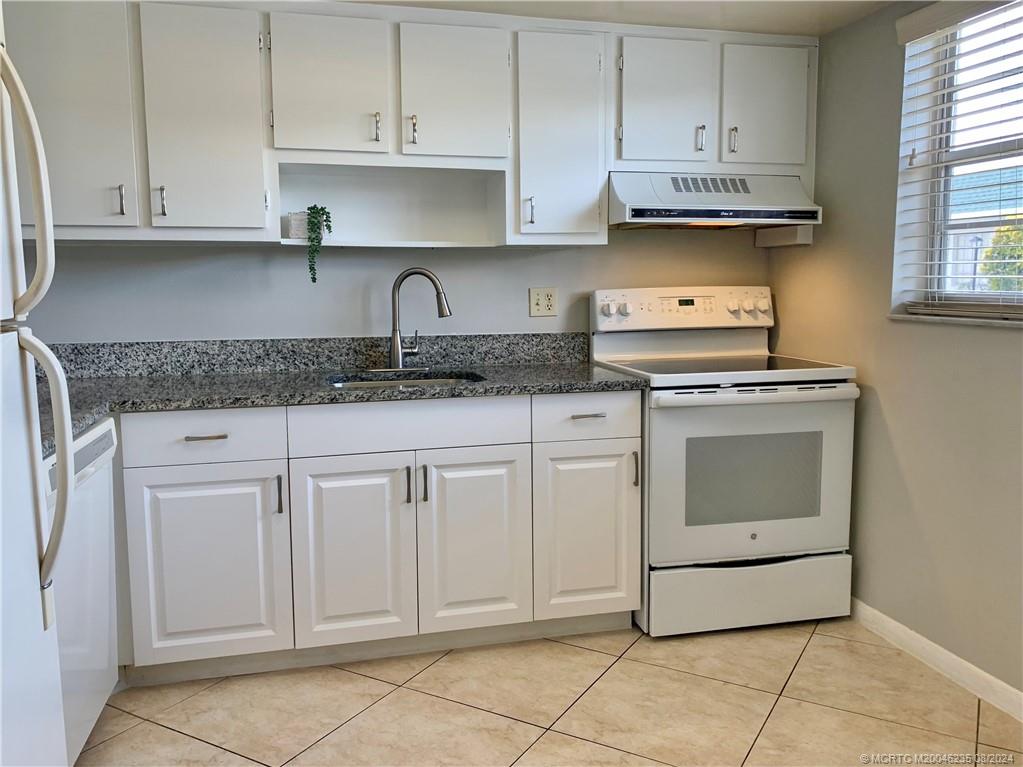 1900 S Kanner Highway 8-102