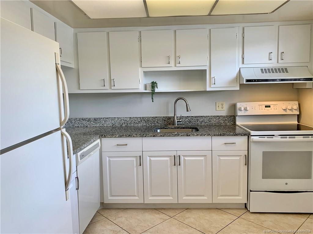 1900 S Kanner Highway 8-102