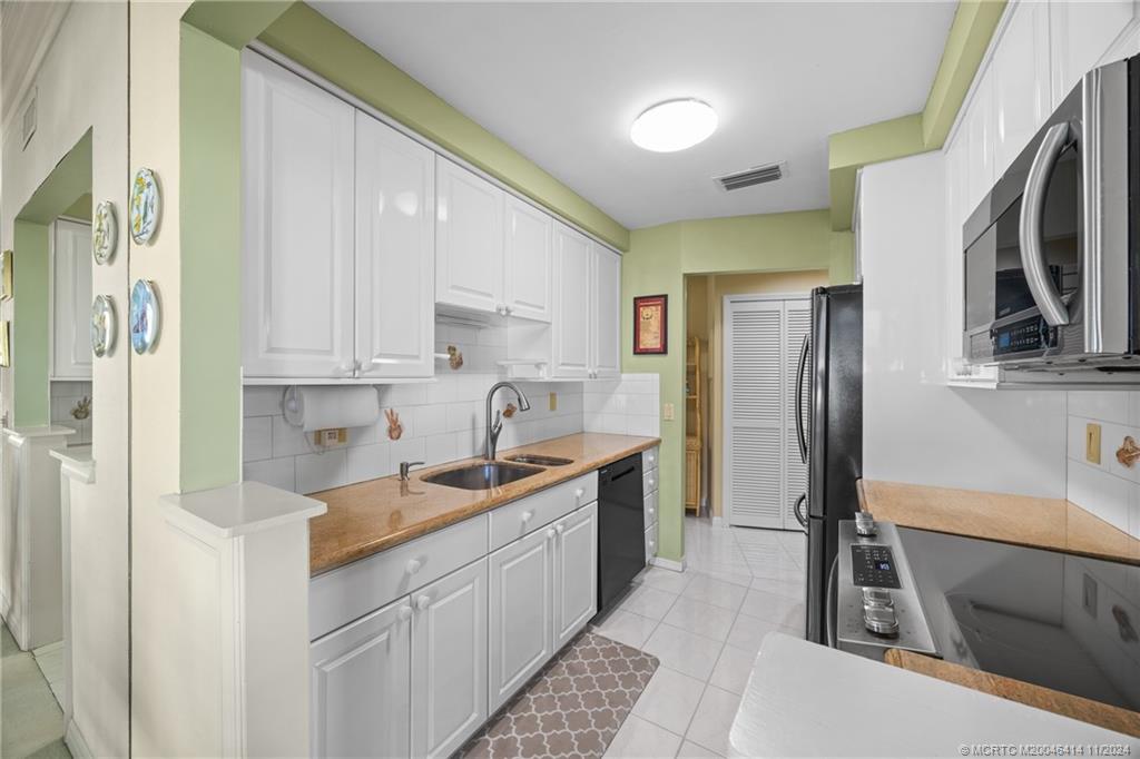 150 SE Four Winds Drive B305