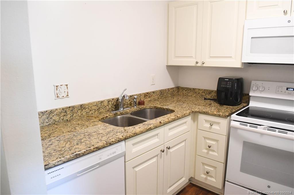 2600 SE Ocean Blvd II11