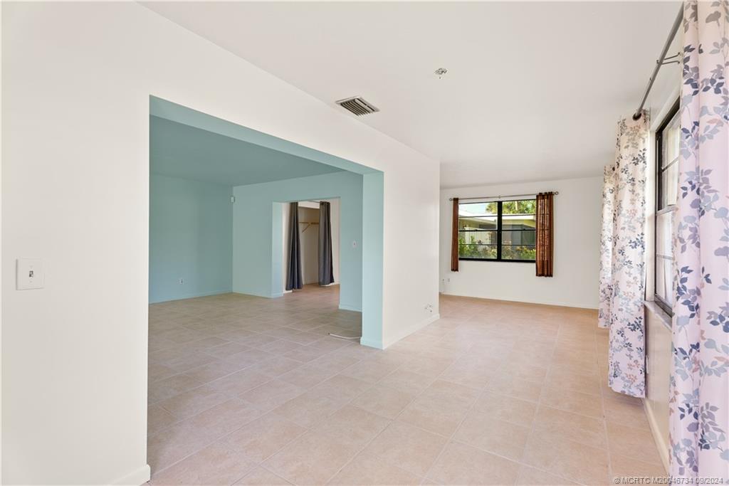 5233 SE Sea Island Way