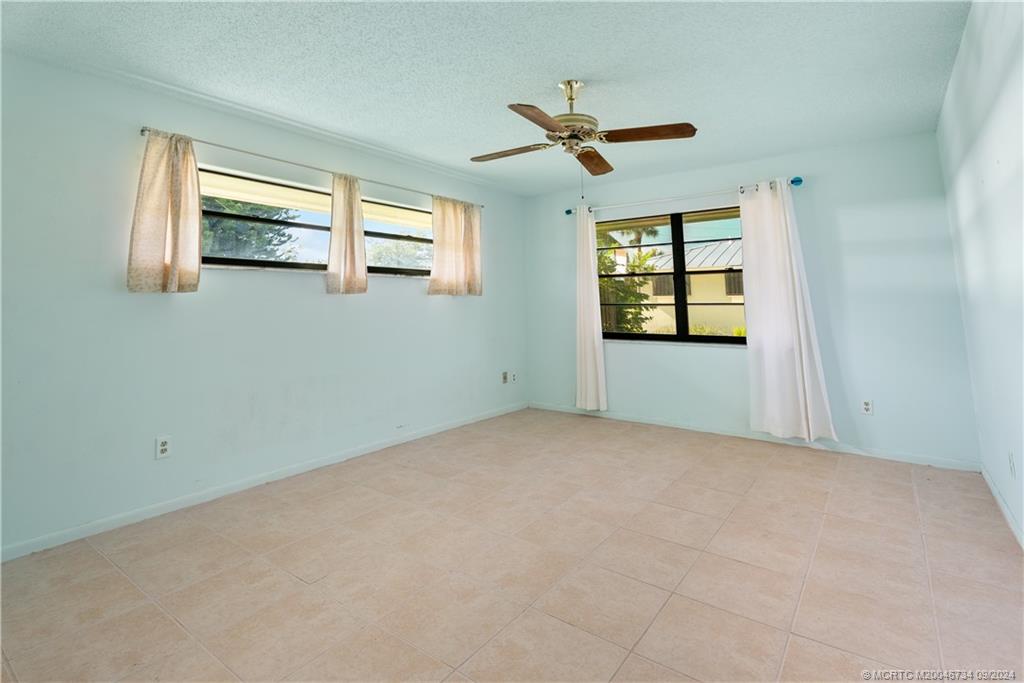 5233 SE Sea Island Way