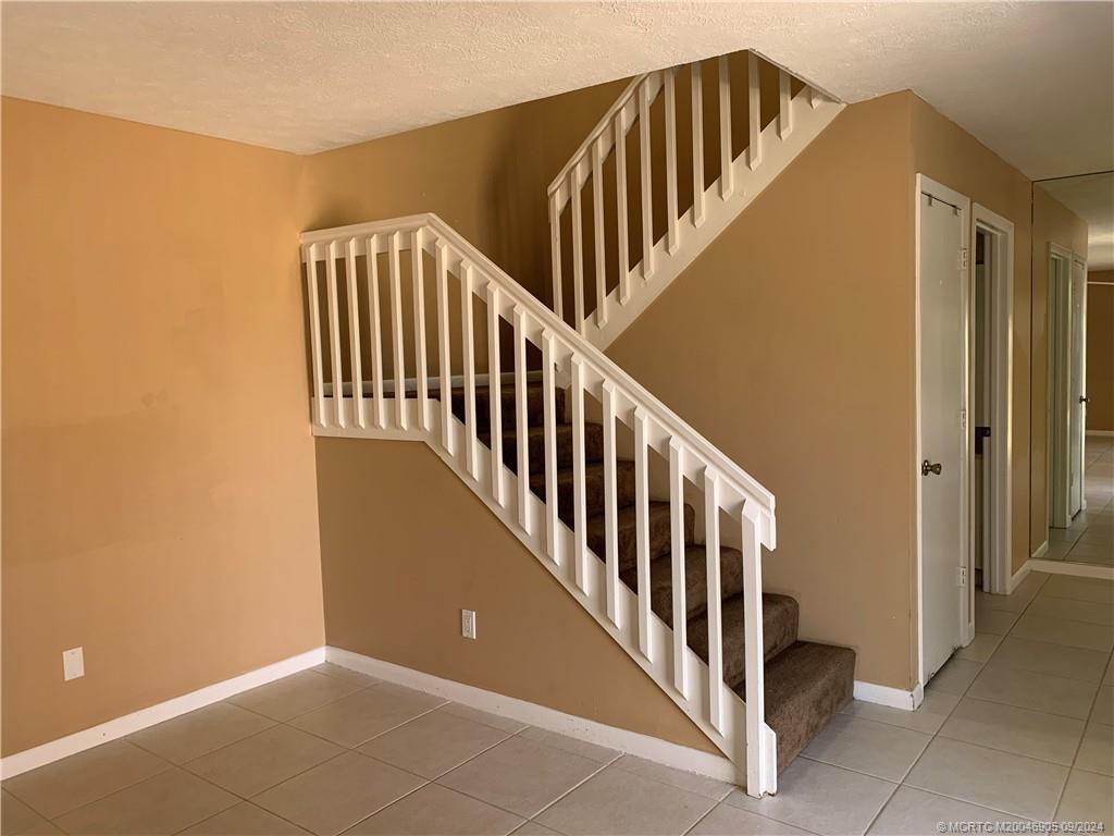 6490 SE Windsong Lane