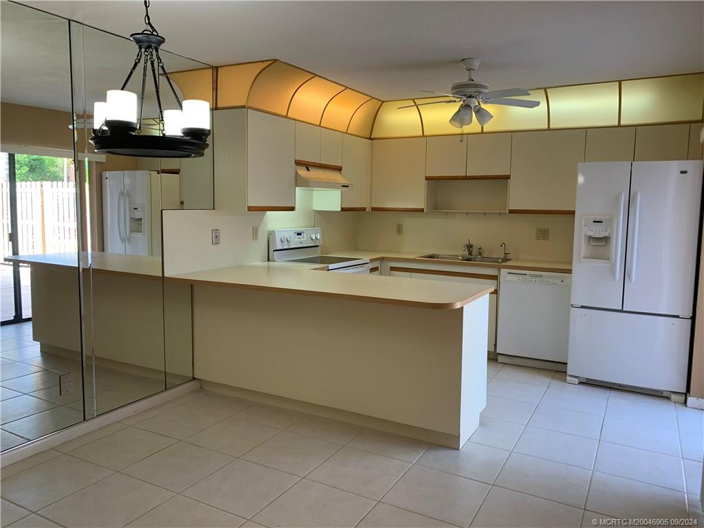 6490 SE Windsong Lane