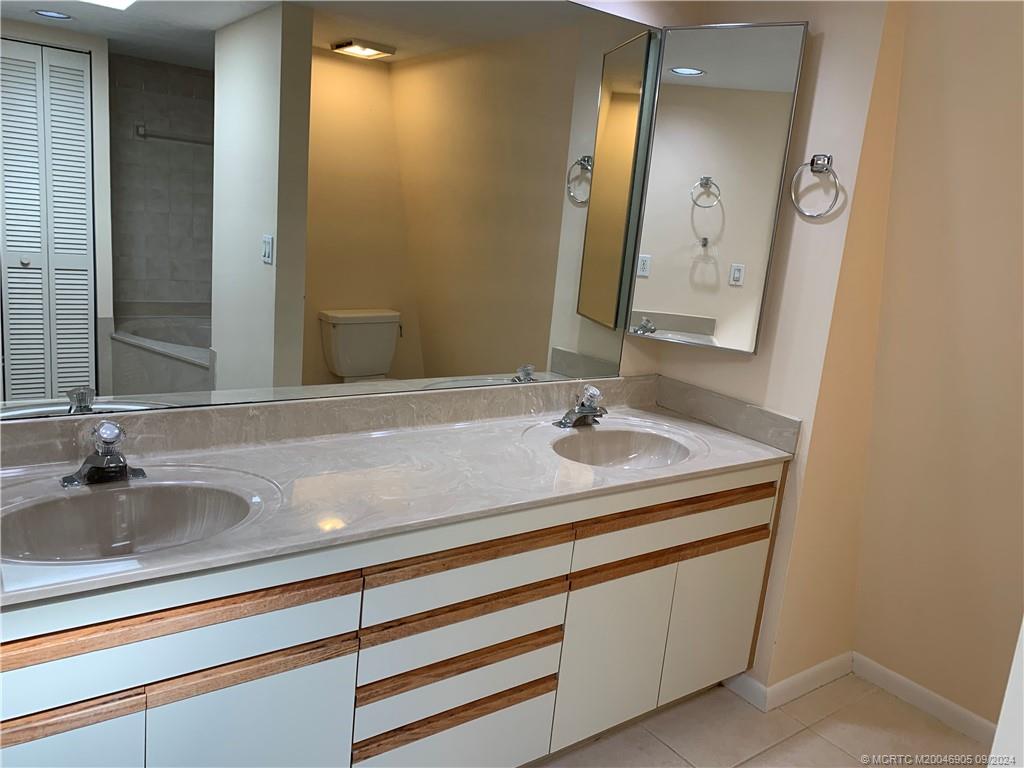 6490 SE Windsong Lane