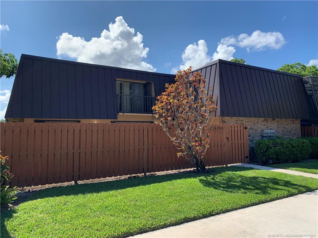 6490 SE Windsong Lane