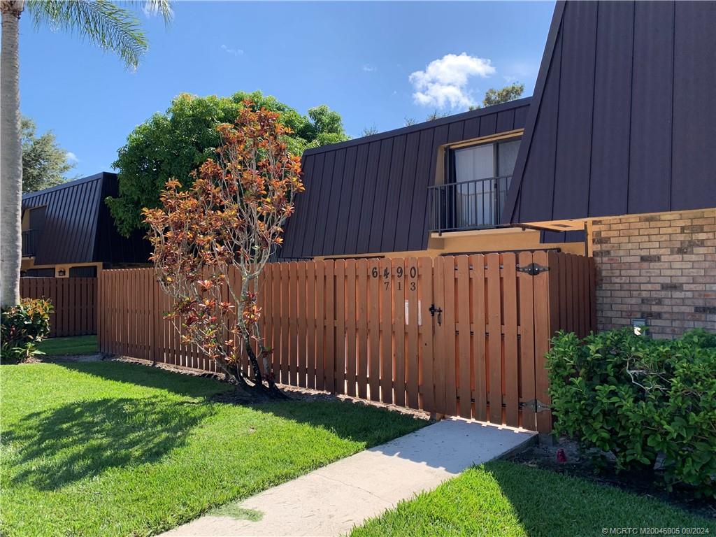 6490 SE Windsong Lane