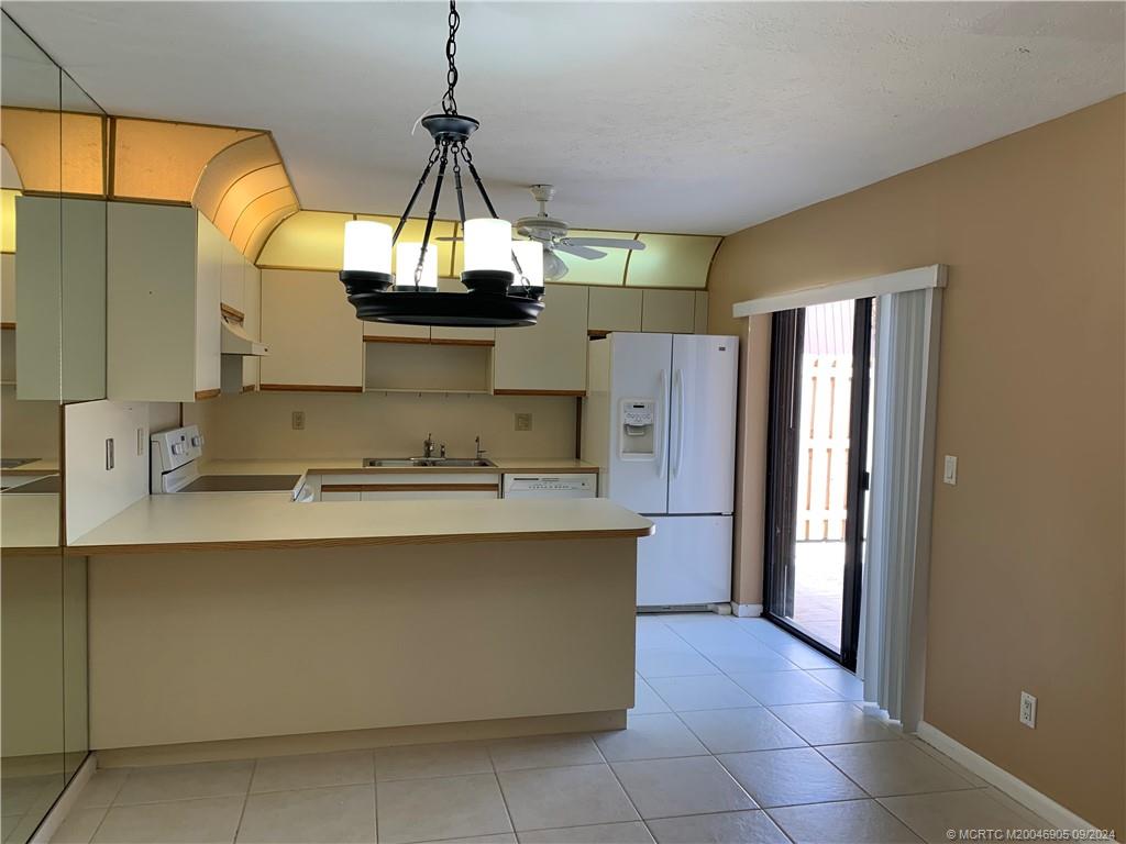 6490 SE Windsong Lane