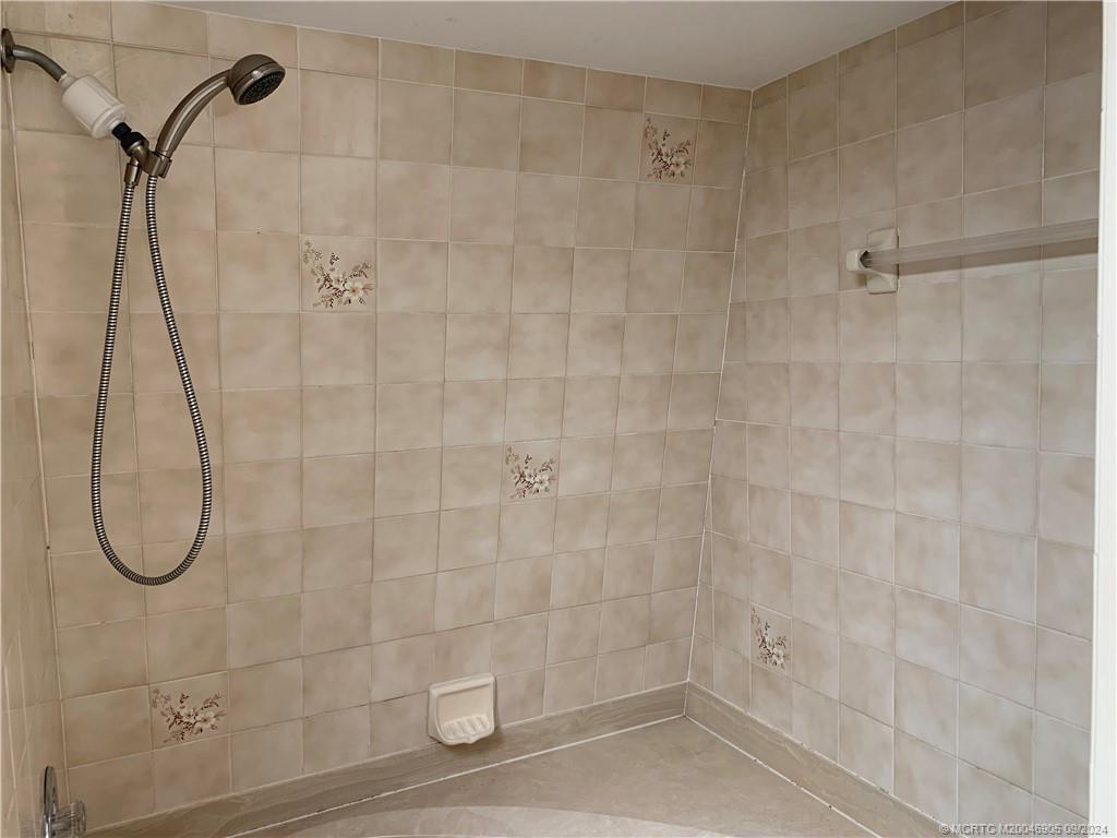 6490 SE Windsong Lane