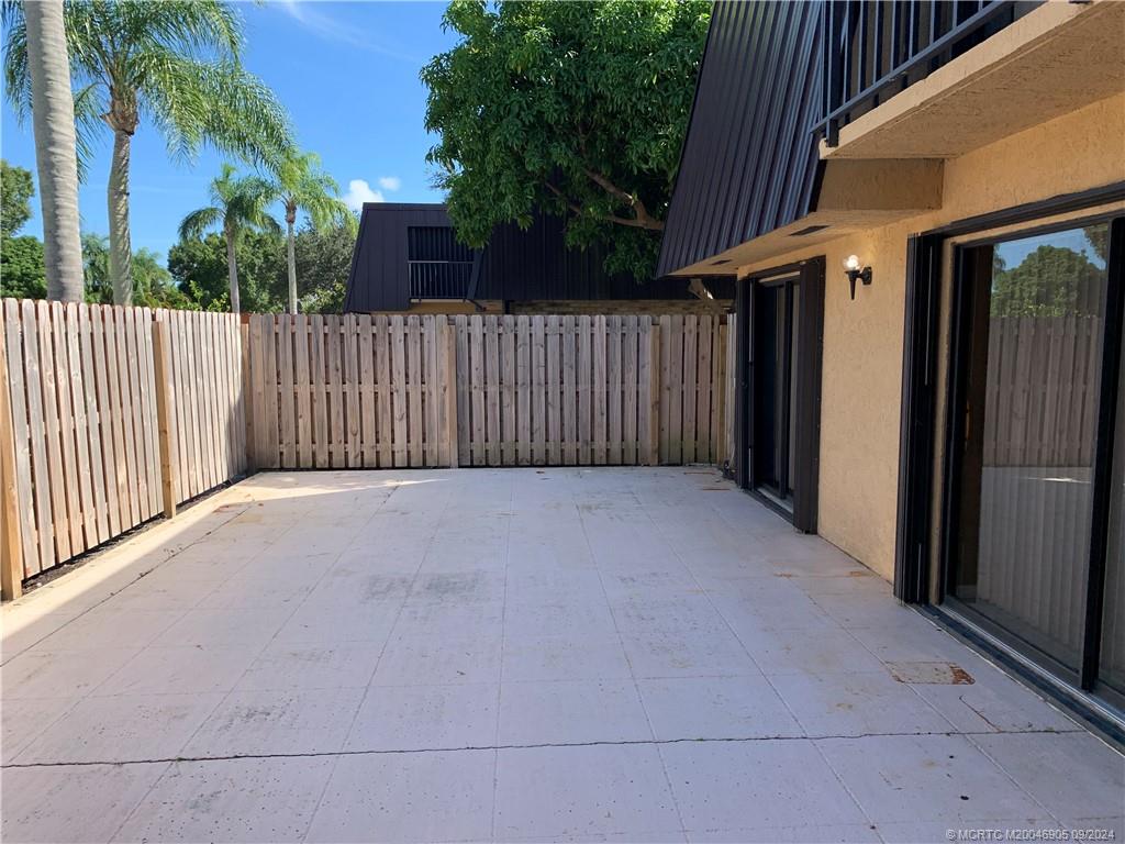 6490 SE Windsong Lane