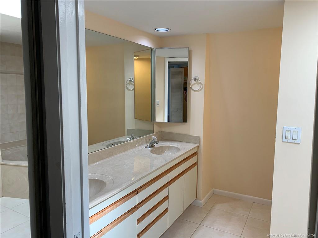 6490 SE Windsong Lane