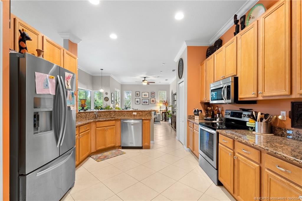 453 NW Sunflower Place