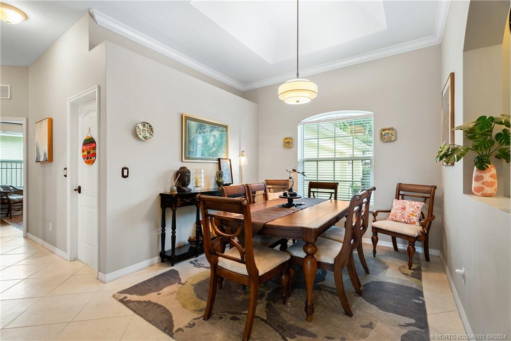 453 NW Sunflower Place