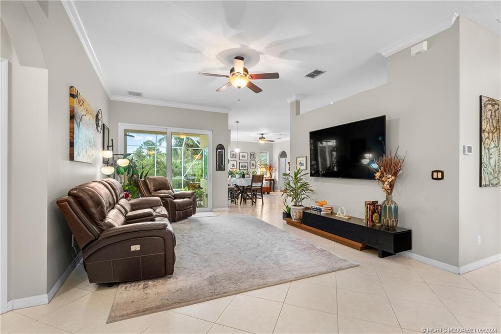 453 NW Sunflower Place