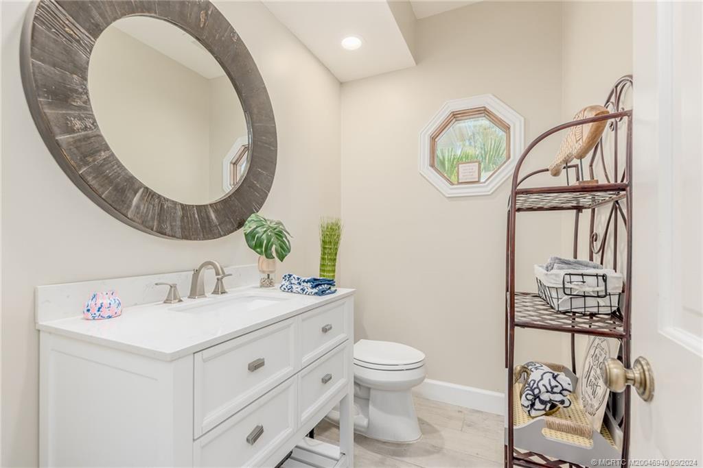 1270 SE Macarthur Blvd