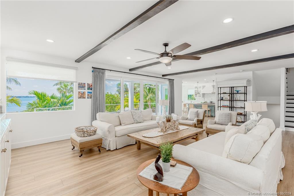 1270 SE Macarthur Blvd