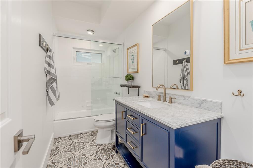 1270 SE Macarthur Blvd