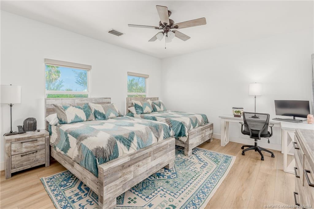 1270 SE Macarthur Blvd