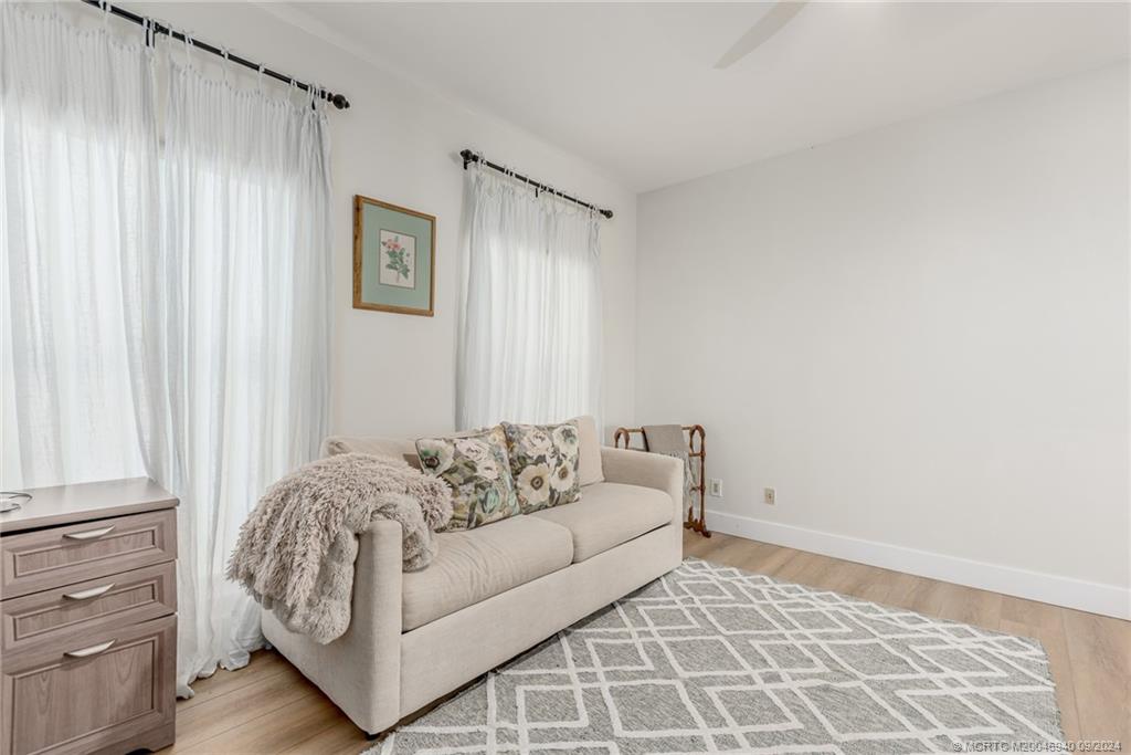 1270 SE Macarthur Blvd