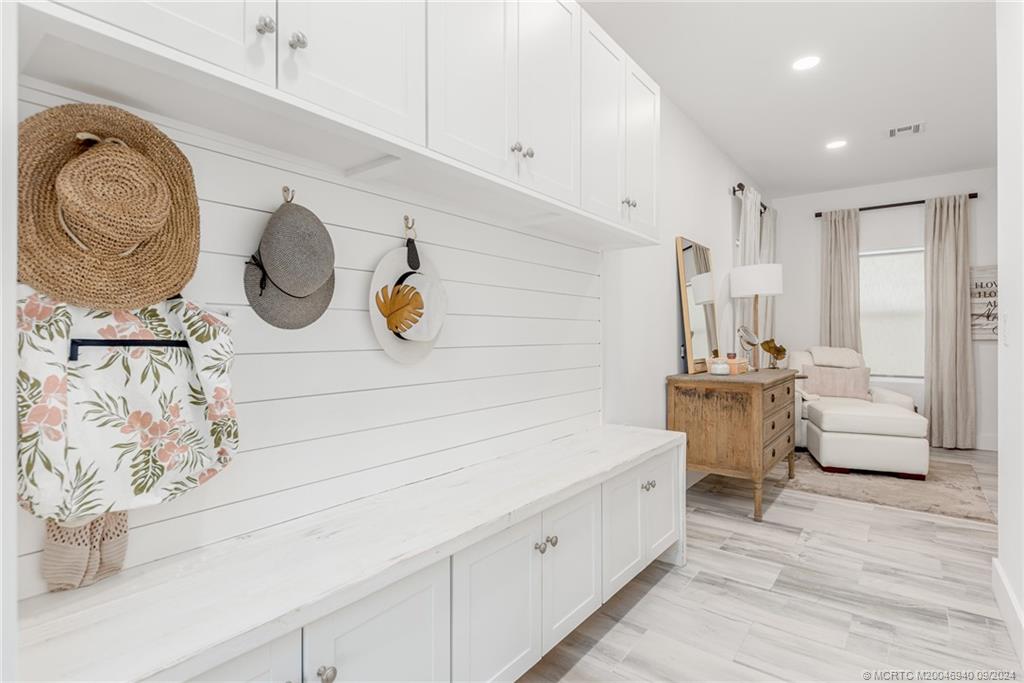 1270 SE Macarthur Blvd