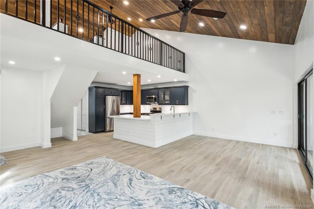 223 NE Edgewater Drive 223