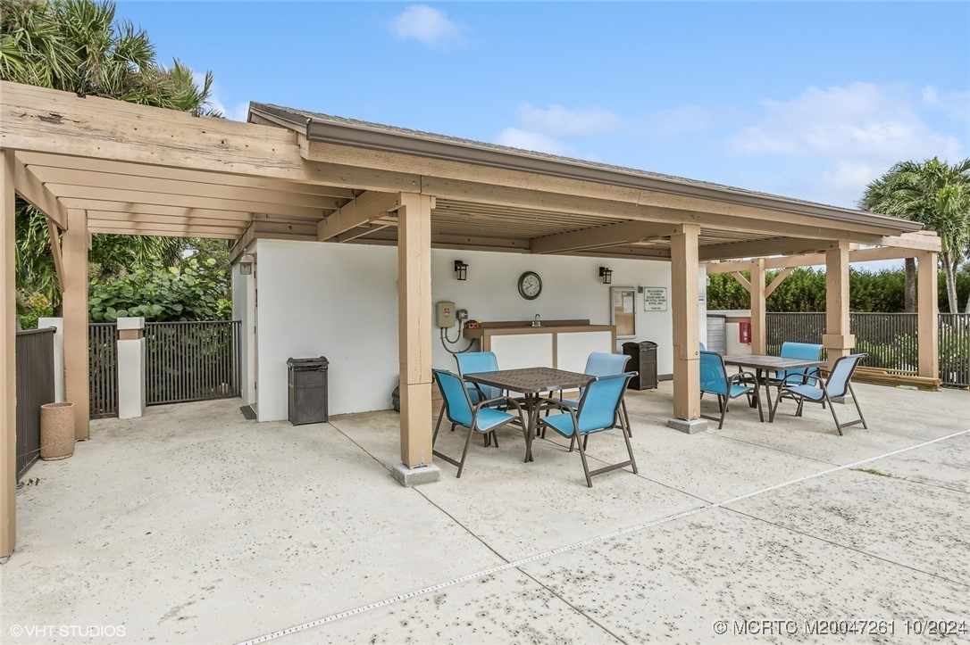 223 NE Edgewater Drive 223