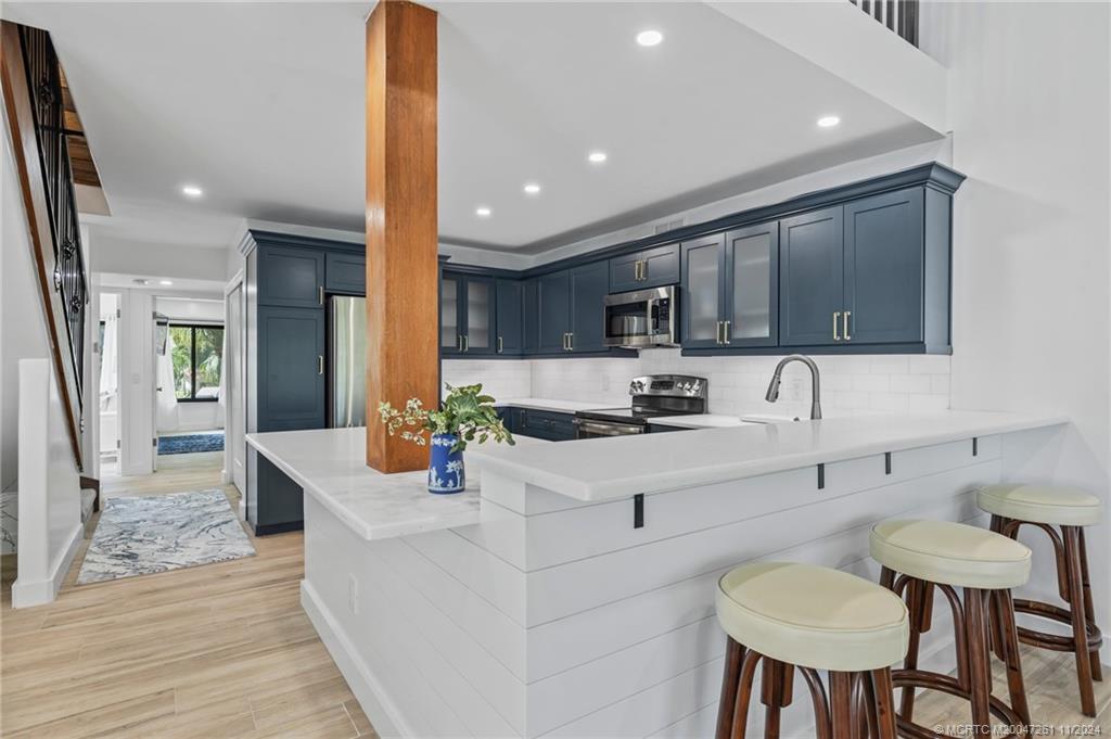 223 NE Edgewater Drive 223