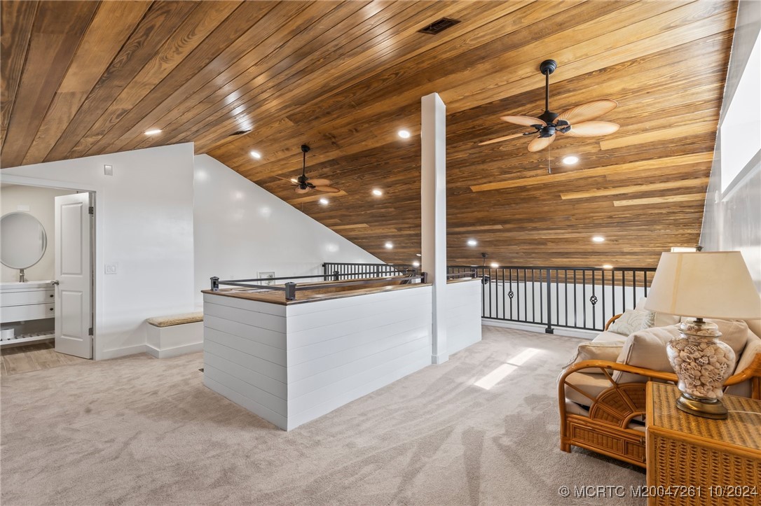 223 NE Edgewater Drive 223