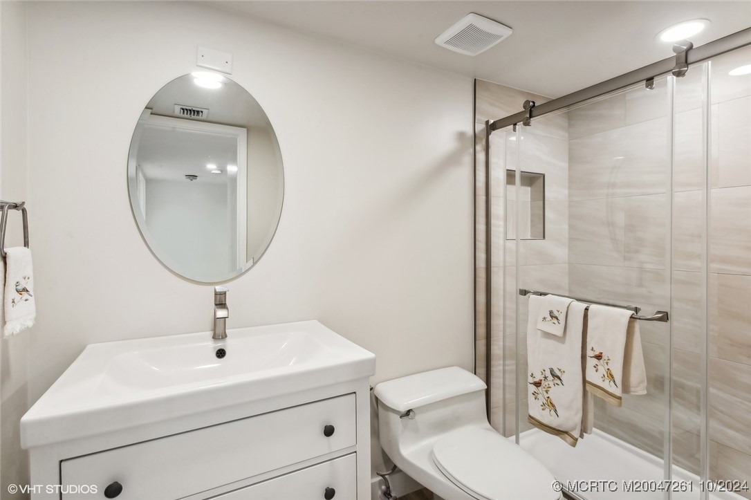 223 NE Edgewater Drive 223