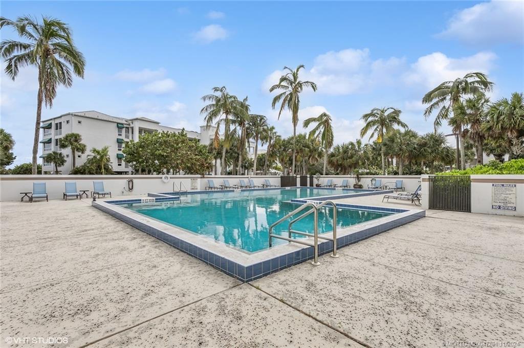 223 NE Edgewater Drive 223