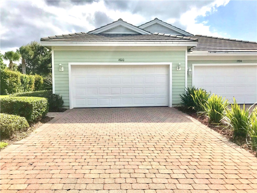 223 NE Edgewater Drive 223