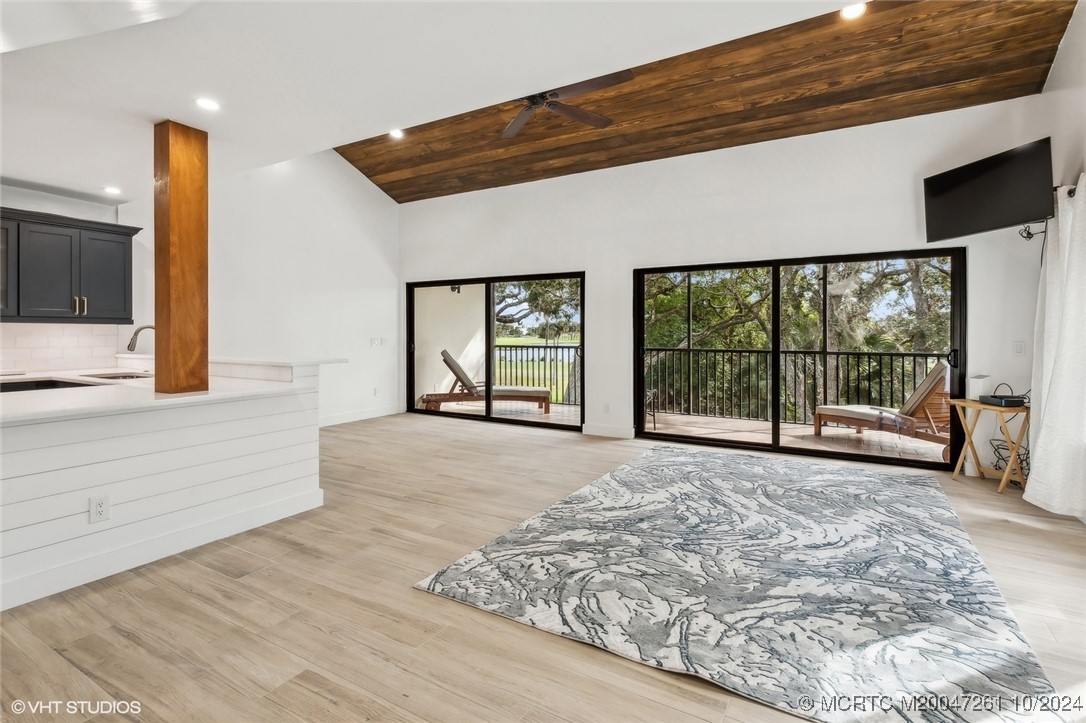 223 NE Edgewater Drive 223