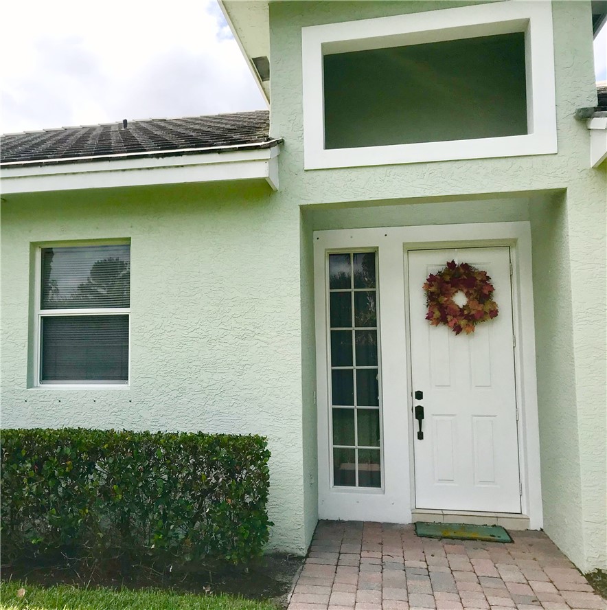 223 NE Edgewater Drive 223