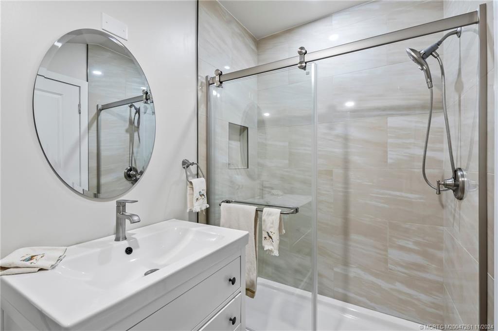 223 NE Edgewater Drive 223