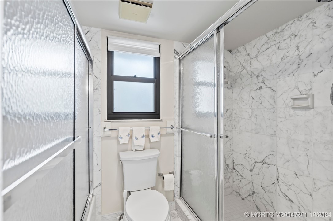 223 NE Edgewater Drive 223