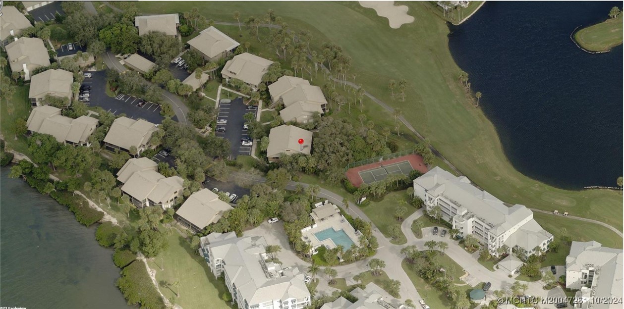 223 NE Edgewater Drive 223