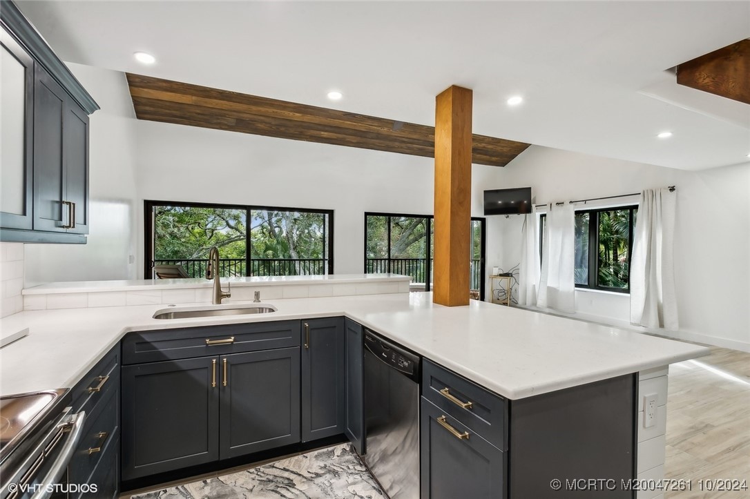 223 NE Edgewater Drive 223