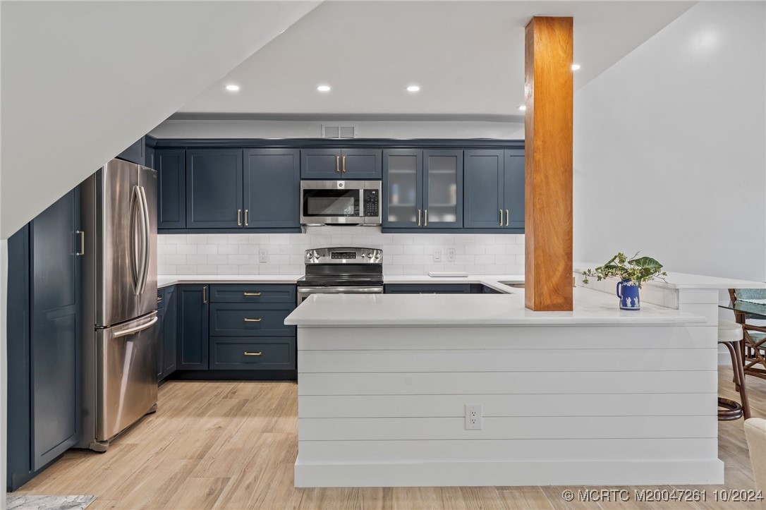 223 NE Edgewater Drive 223