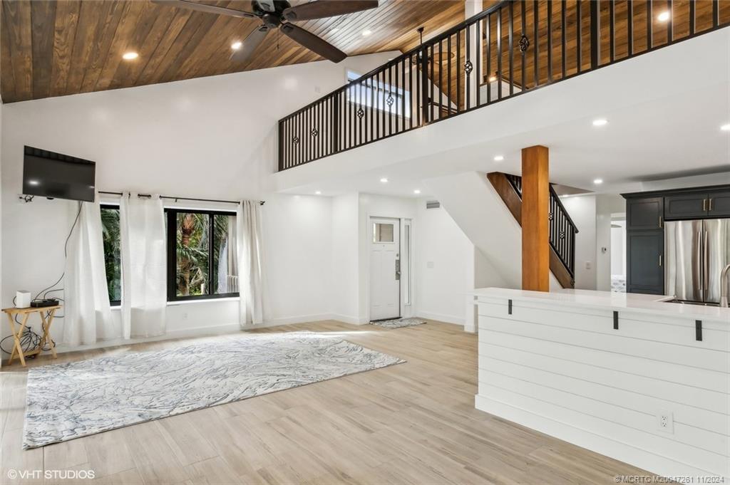 223 NE Edgewater Drive 223