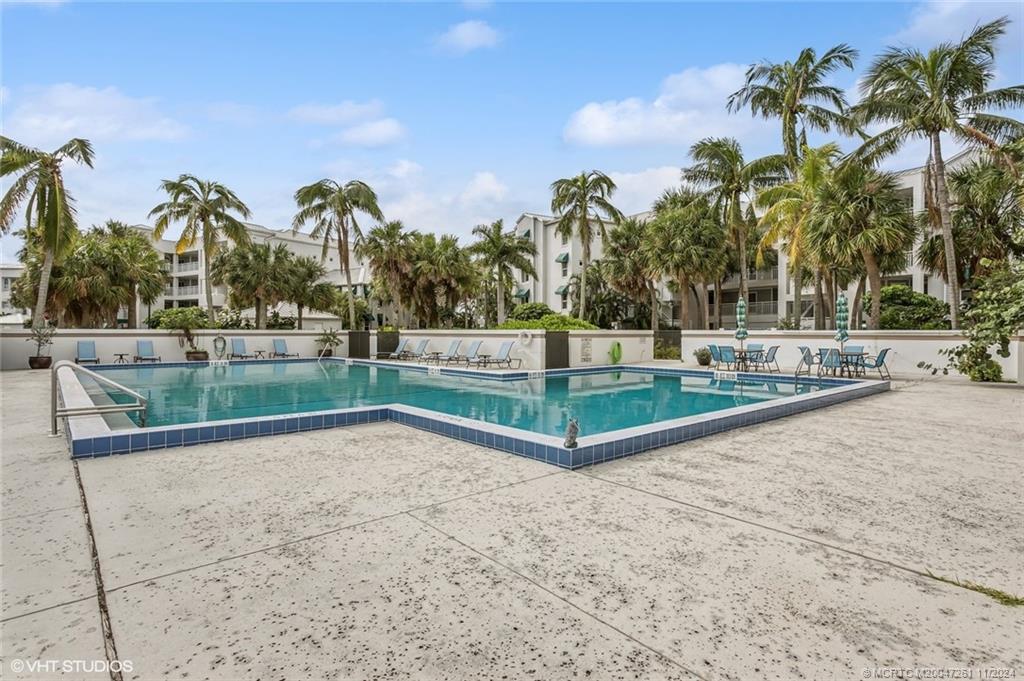 223 NE Edgewater Drive 223