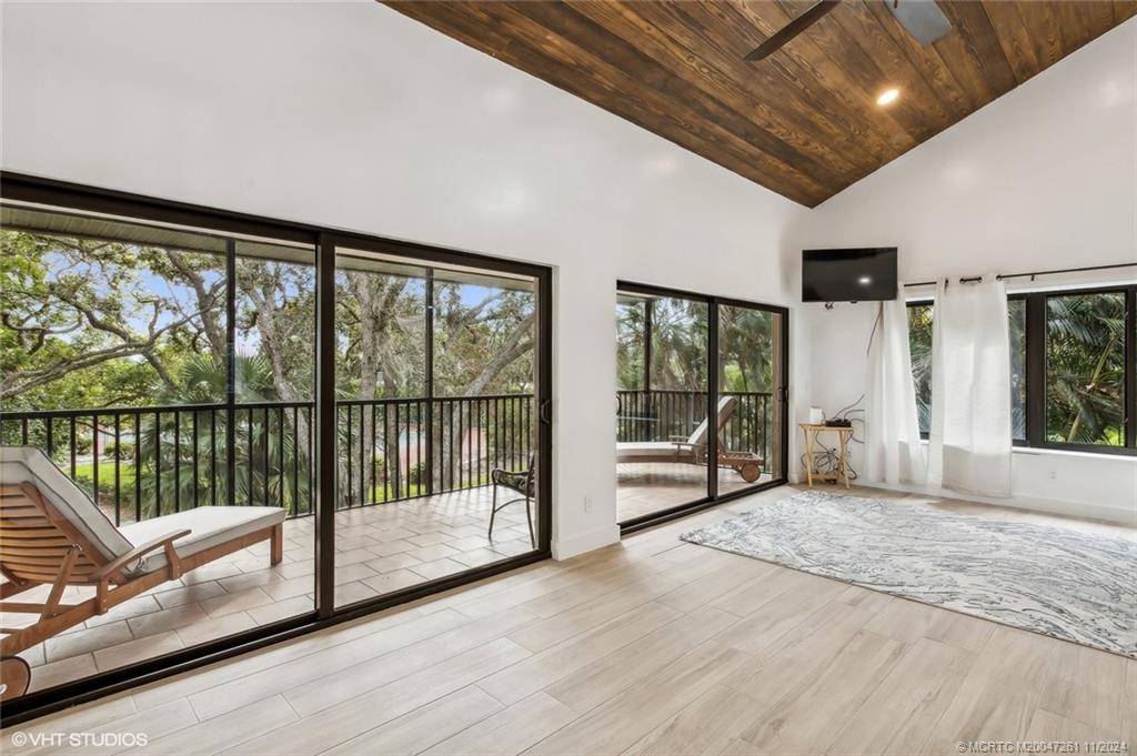 223 NE Edgewater Drive 223