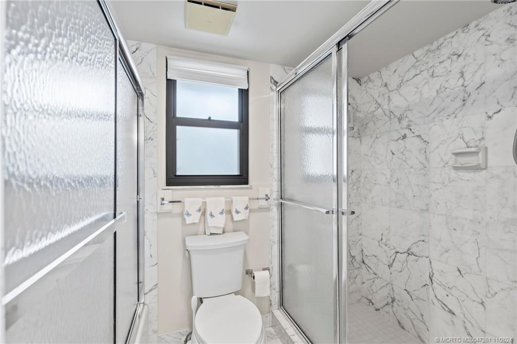 223 NE Edgewater Drive 223